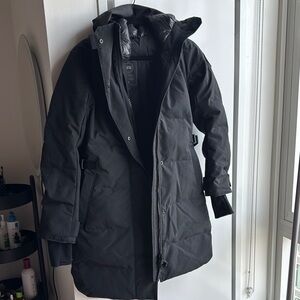Canada Goose Bennett Parka – Size S (Black)
Originally $1,150 – yours for less!